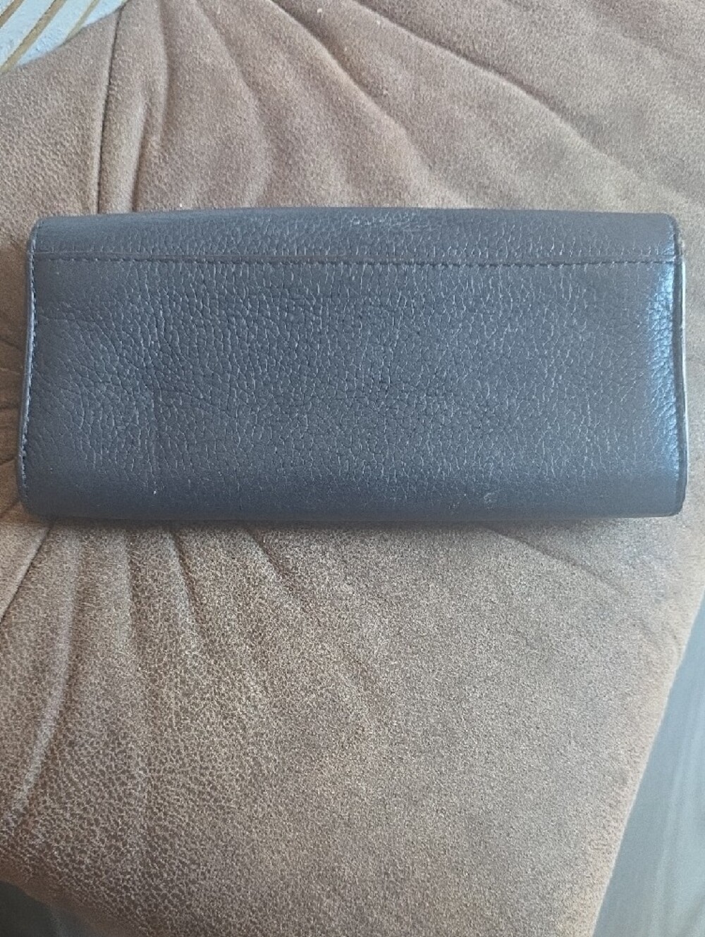 Michael Kors Black Leather Trifold Wallet with Gold MK Emblem - Picture 2 of 4